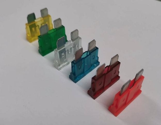 DC32V 1A zwarte automotive bladzekering van toepassing op de interne takbescherming: