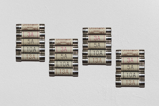 Bruin BS1362-Ceramisch de Buismateriaal van Patroonzekeringen 13a SE1027