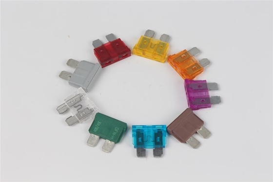 Van het de Laders Lage Voltage van de autobatterij de Zekeringenpbt Materiële 80V Nominale spanning